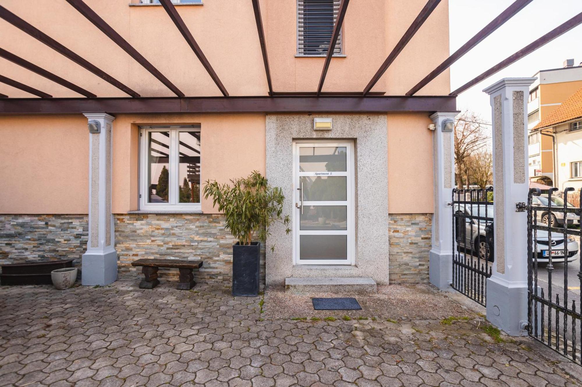 Vila Klara Apartments Ljubljana Exteriör bild