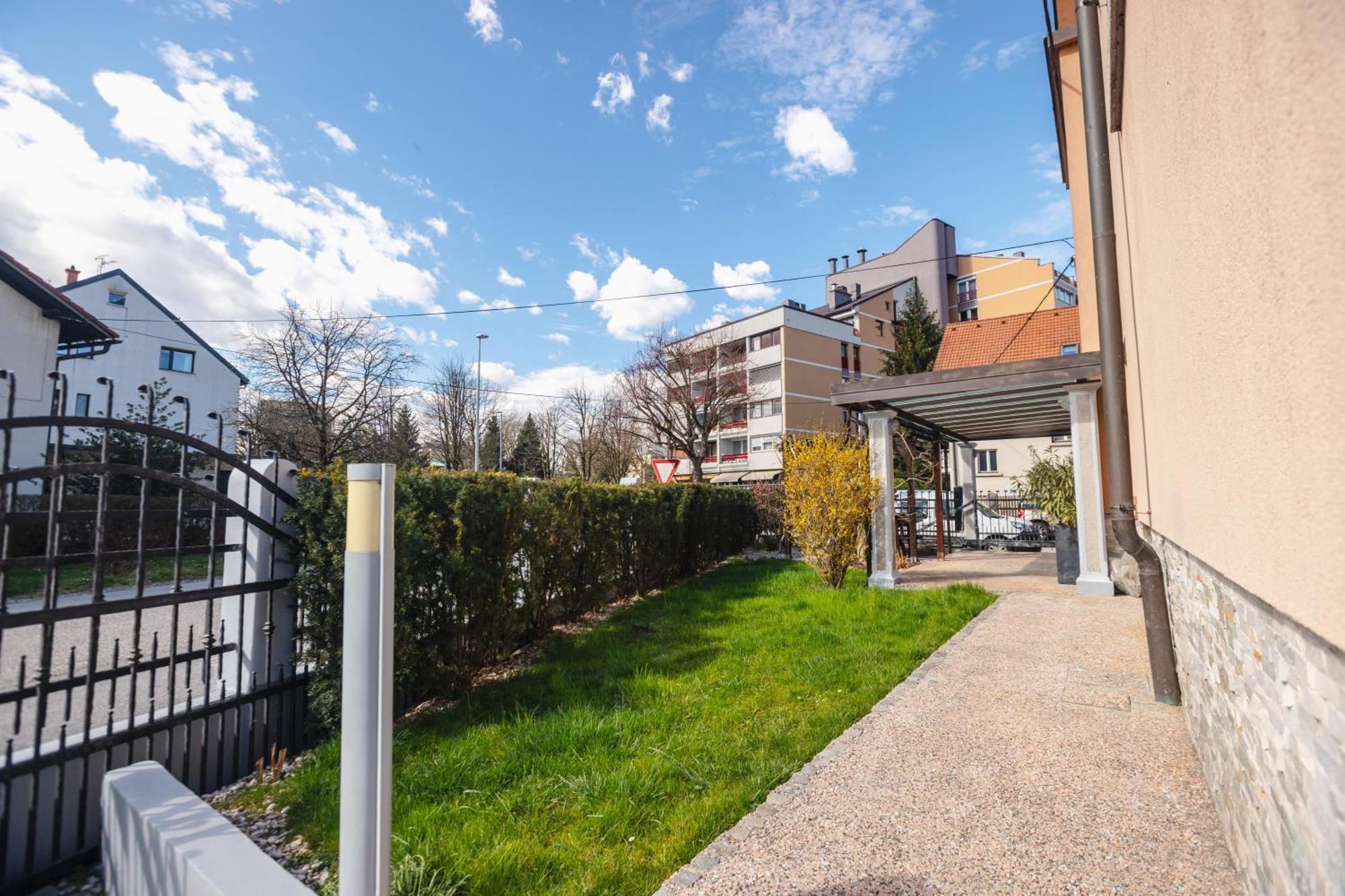 Vila Klara Apartments Ljubljana Exteriör bild